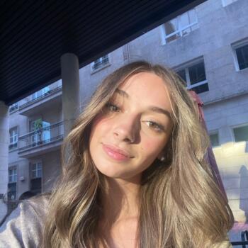 Babysitter in Vigo: Nora