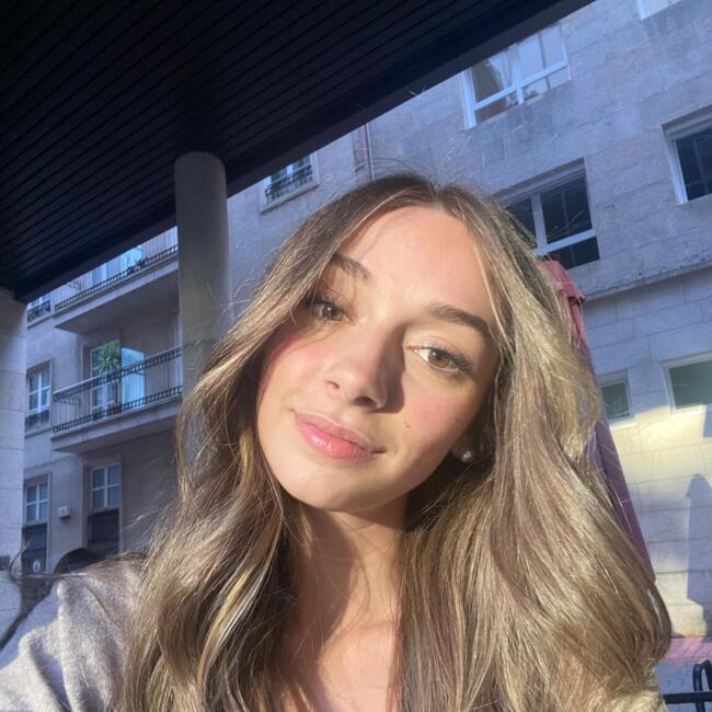 Babysitter in Vigo: Nora