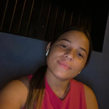 Babysitter in Caucasia: Camila Andrea