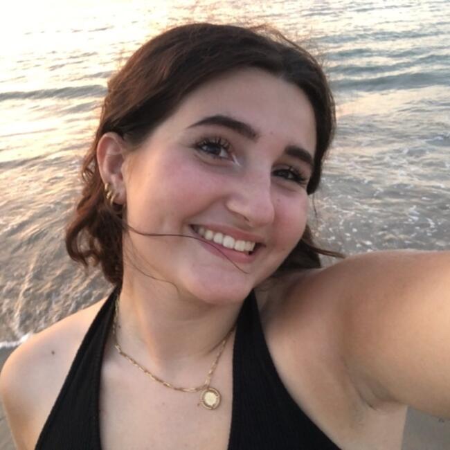 Nanny in Lencloître: Maeva