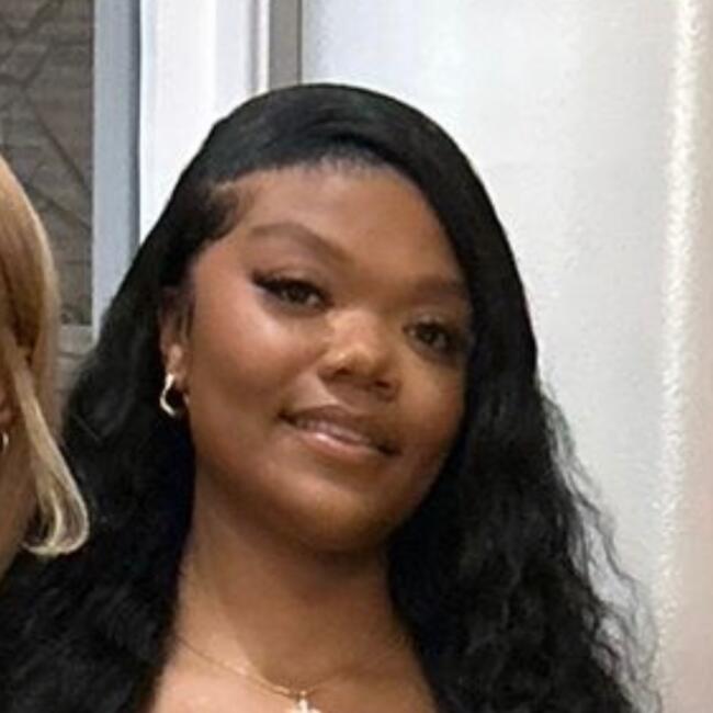 Babysitter in London: Summaya