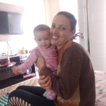 Emprego de babá em Concórdia: emprego de babá Monalisa