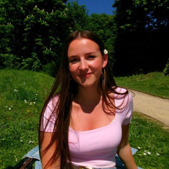 Babysitter in Grimbergen: Ella