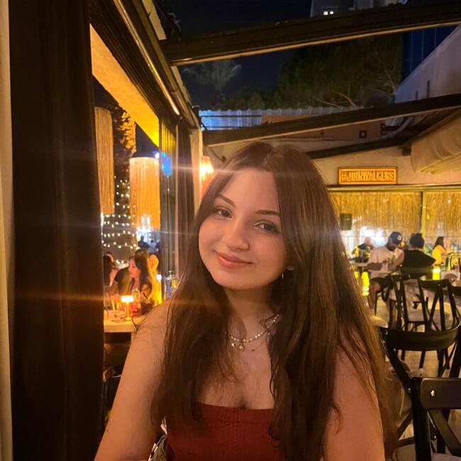 Babysitter in Lyon: Elif