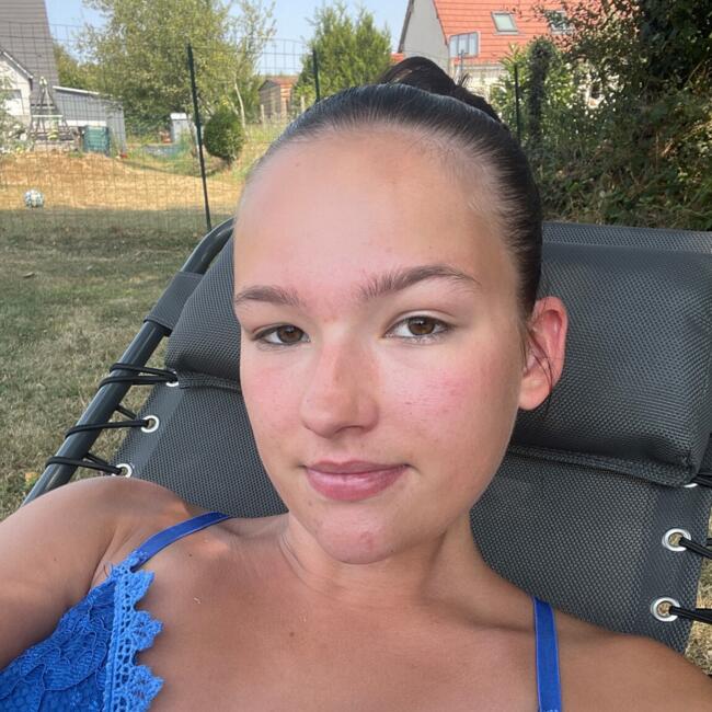 Babysitter in Saint-Martin-de-Mailloc: Cassidy