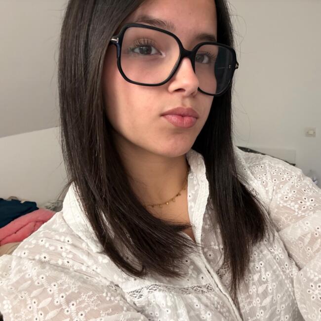 Babysitter in Les Authieux-sur-le-Port-Saint-Ouen: Lucie