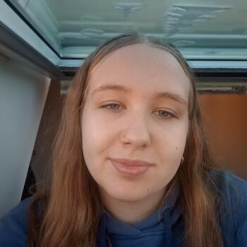 Babysitter in Moult: Hannah