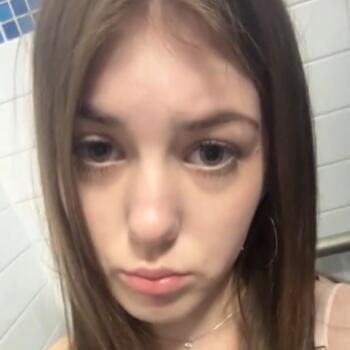 Babysitter Winnipeg: Evelina