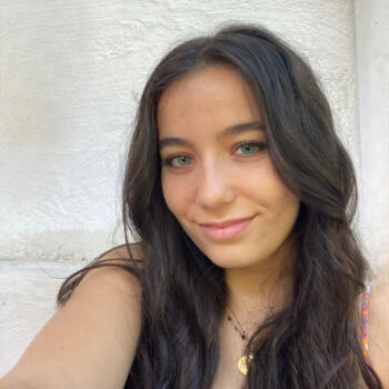 Babysitter in Lyon: Yaëlle