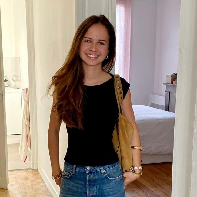 Babysitter in Paris: Xana