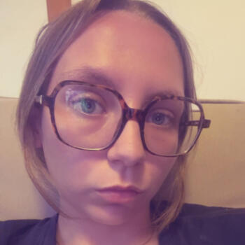 Babysitter in Préchac: Alaina