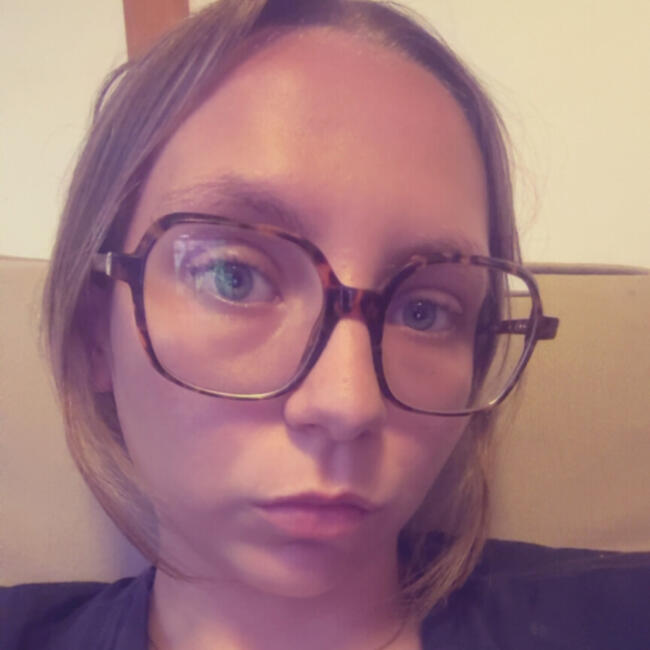 Babysitter in Préchac: Alaina