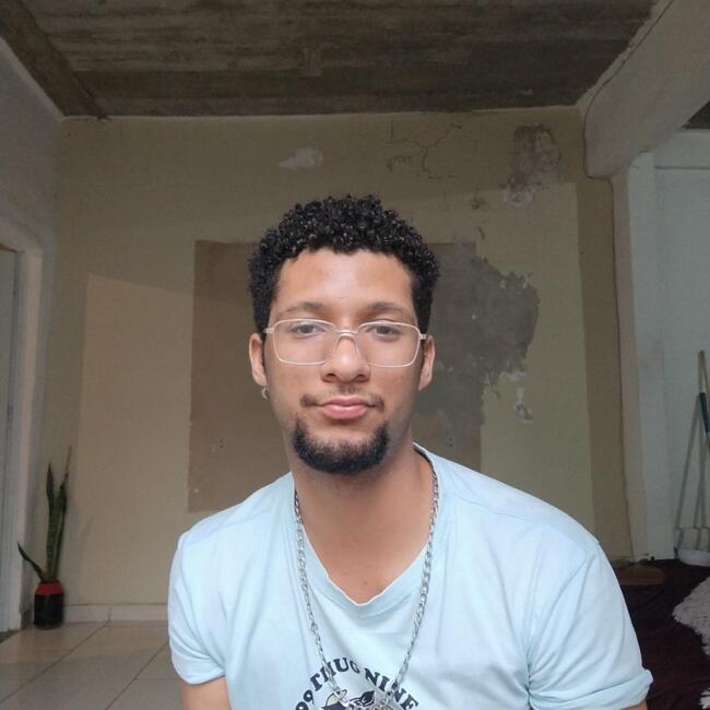 Babá em Queimados: João