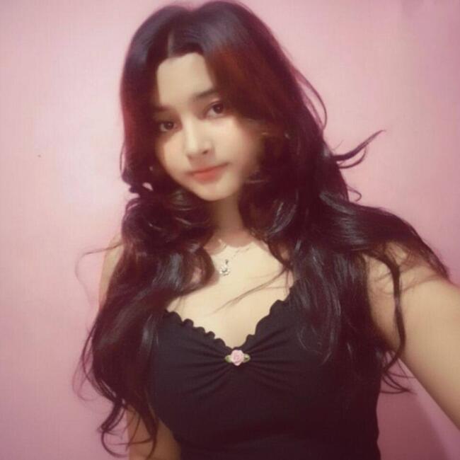 Babysitter in Īṭahari̇̄: Tina