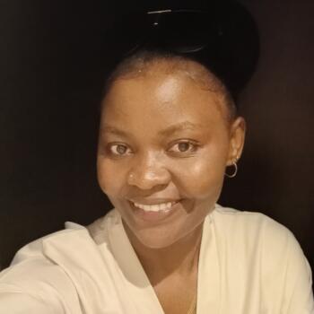 مربية أطفال في الدوحة: Margaret