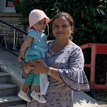 Niñera Luxembourg: ADHIKARI KARKI