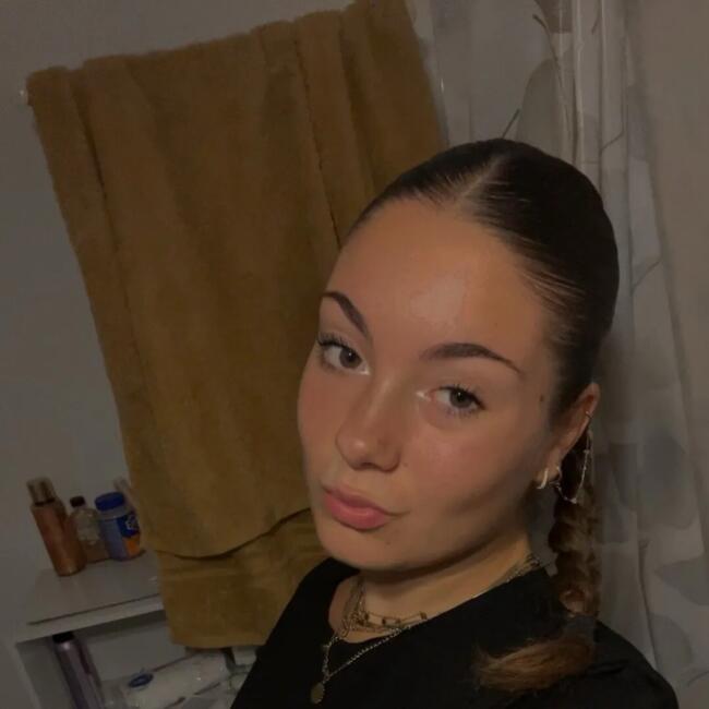 Babysitter in Crolles: Pauline