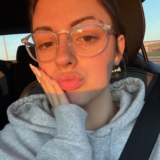 Babysitter in Goutroux: Mia