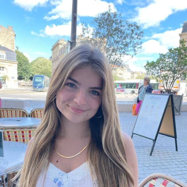 Babysitter in Bordeaux: Aurelie