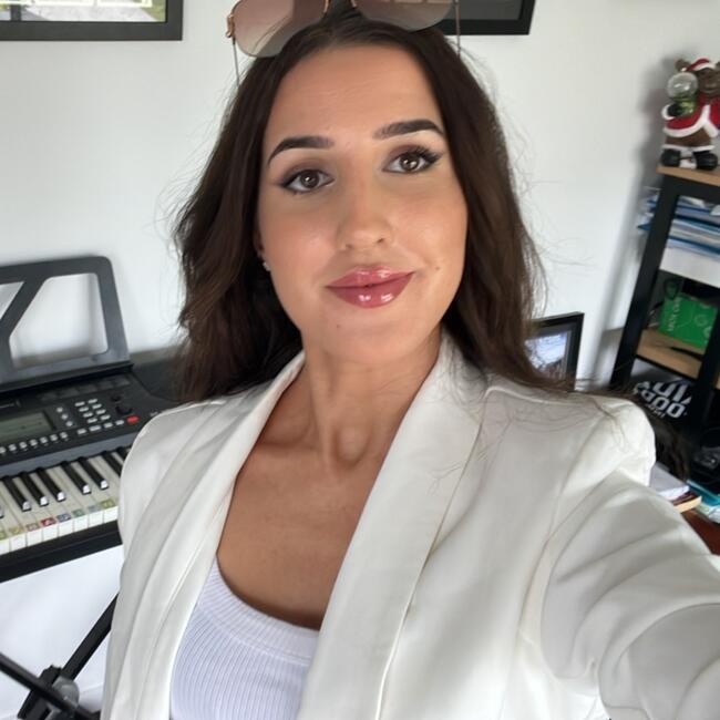 Babysitter in Brisbane: Elle