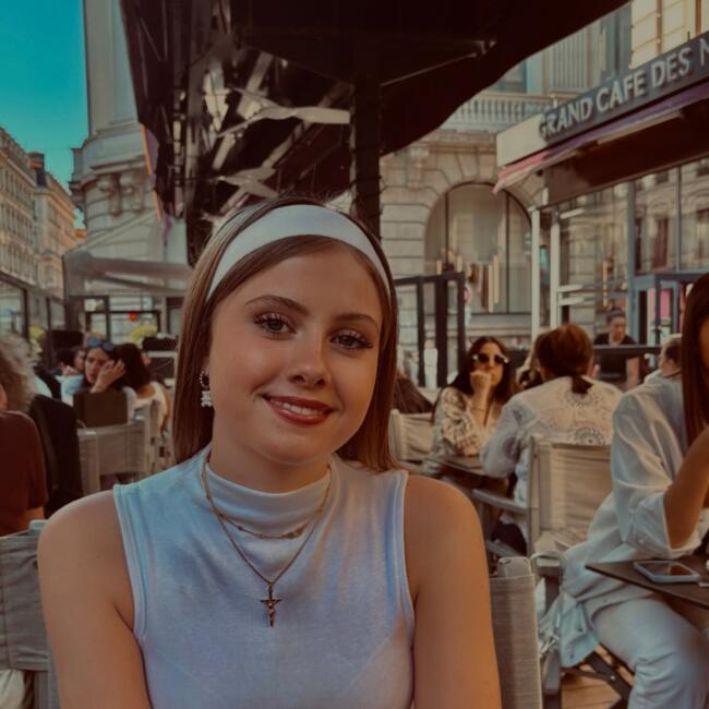 Babysitter in Lucenay: Clara