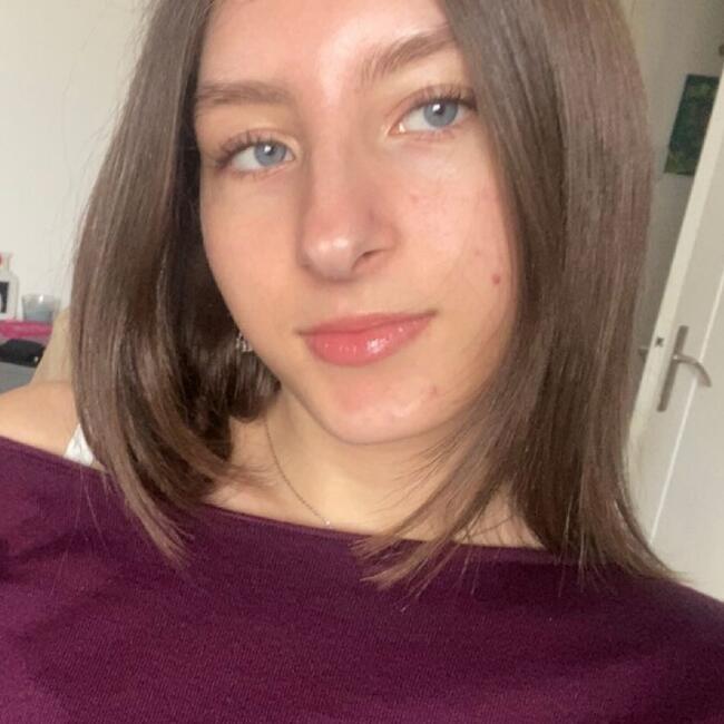 Babysitter in Lyon: Ella