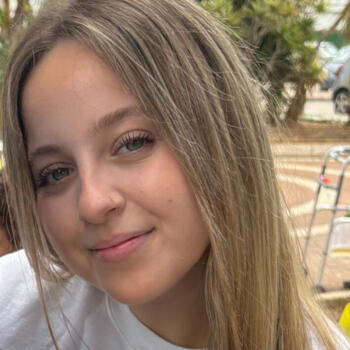 בייביסיטר רעננה: Ariella