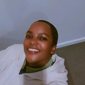 Babysitter Nairobi: Val