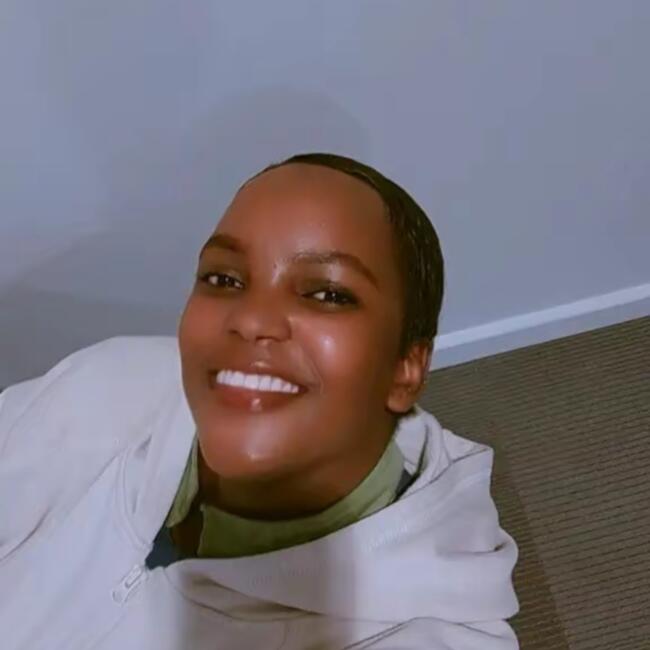 Babysitter in Nairobi: Val