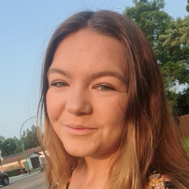 Baby-sitter in Yorkton: Nicole