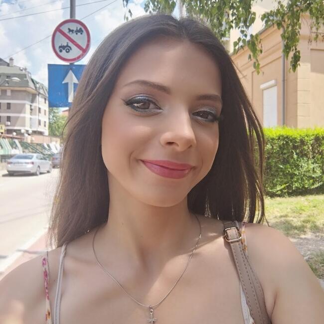 Bebisiterka u Niš: Lana