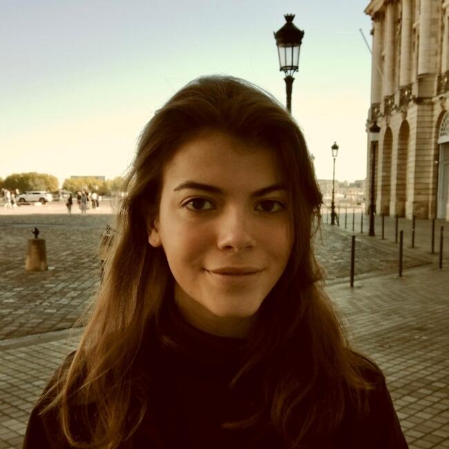 Babysitter in Paris: Lily