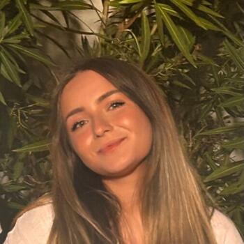 Babysitter in Lyon: Angela