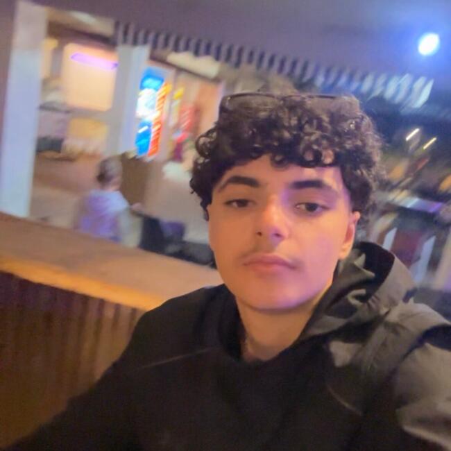 Babysitter in Saint-Germain-en-Laye: NAHEL