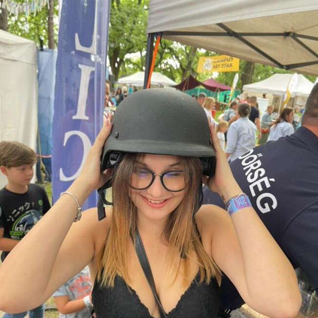 Bébiszitter: Sopron: Virág