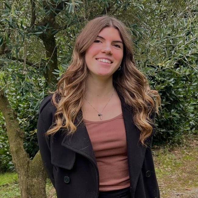 Babysitter in Saint-Victor-la-Coste: Roxane