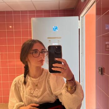 Babysitter in Villemoustaussou: Lisa