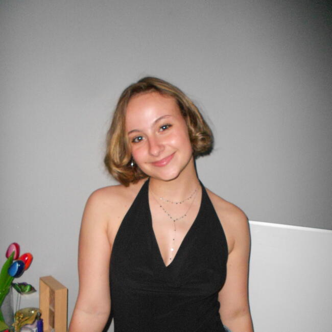 Babysitter in Émerainville: Nélia