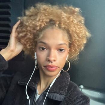 Babysitter in New Bedford: Deolinda