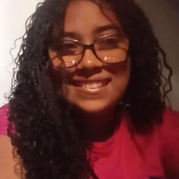 Babá em Valparaíso de Goiás: Laura