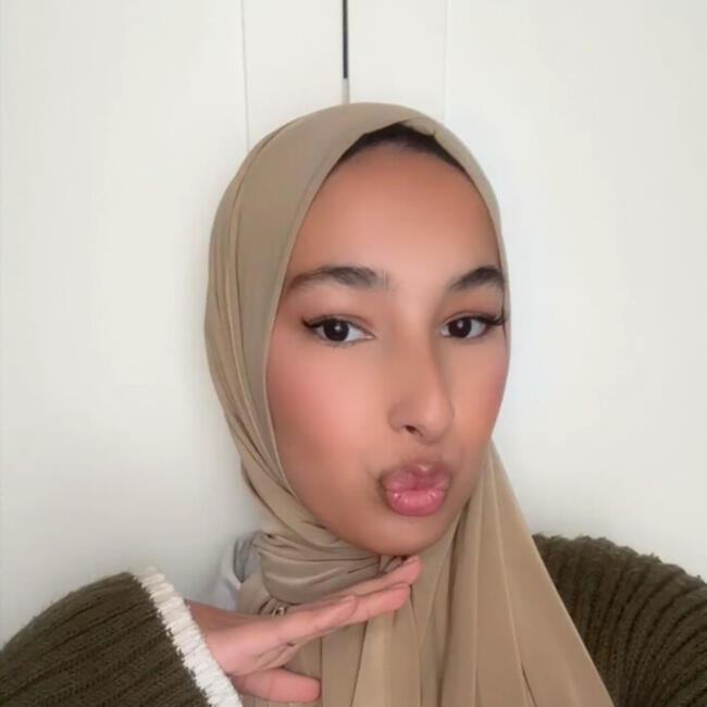 Babysitter in Forest: Insaf