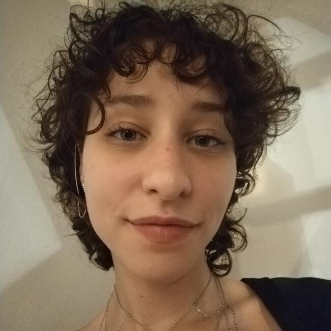 Babysitter in Évry: Nabila