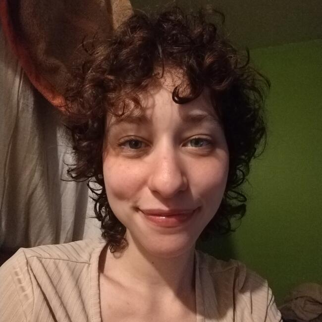 Babysitter in Évry: Nabila