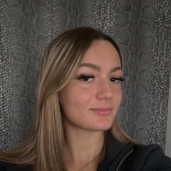 בייביסיטר ב- וילנב-ד'אסק: Lalie