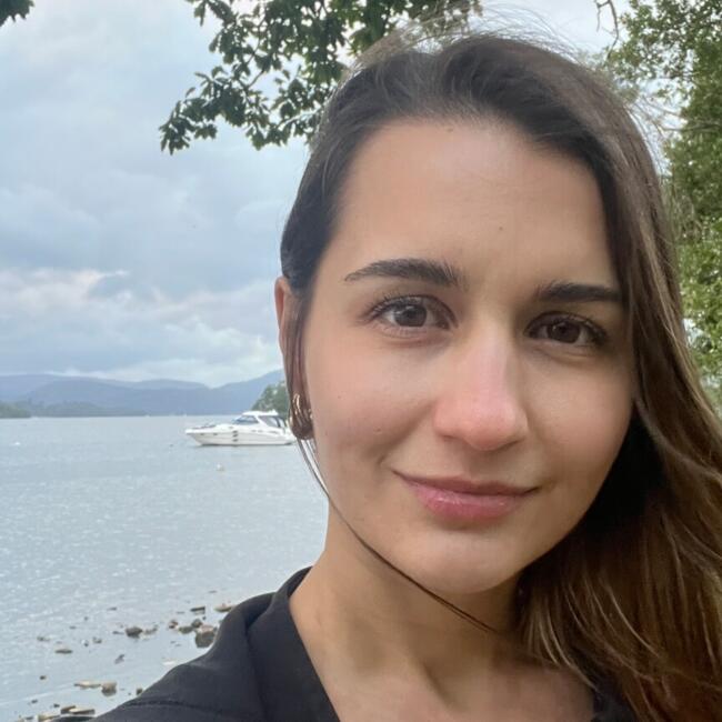 Babysitting job in Alto da Barra: Karina