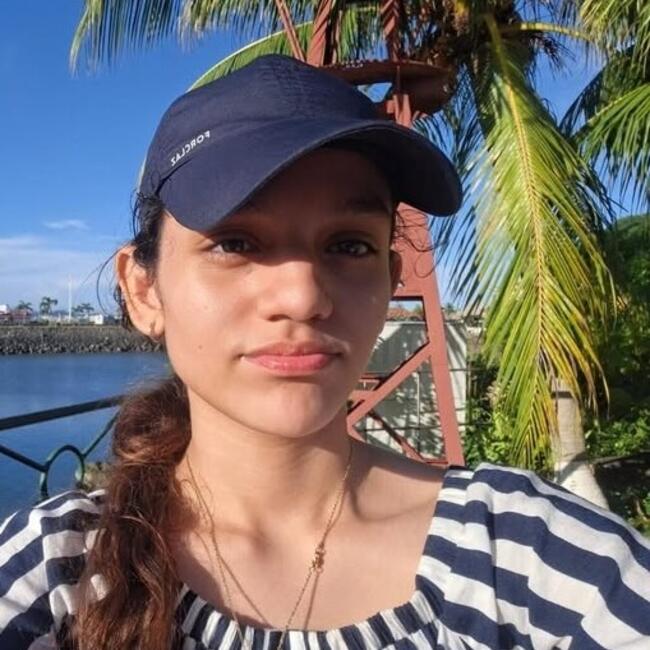 Babysitter in Panama City: Esther