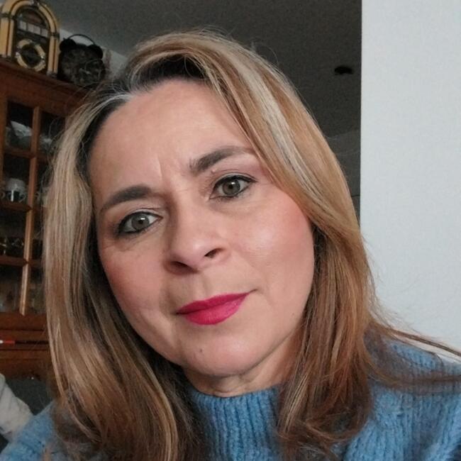 Babysitter in Épinay-sur-Seine: Adriana