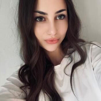 Bonă Бэлць: Daniela