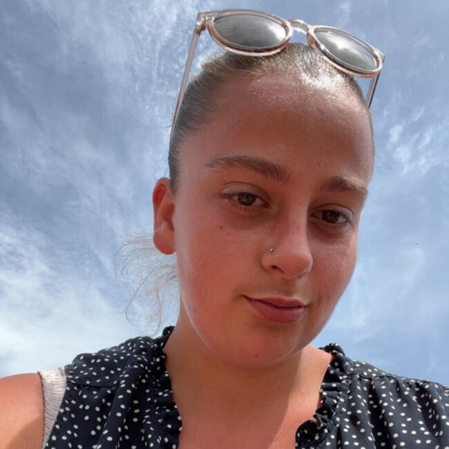 Babysitter in Criteuil-la-Magdeleine: Sabrina