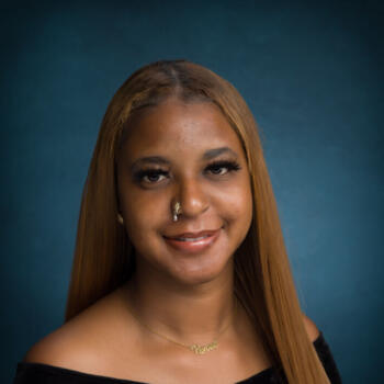 Babysitter in Pomona: Renee